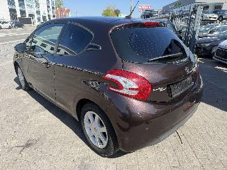 Peugeot 208 1.2I 3P picture 8