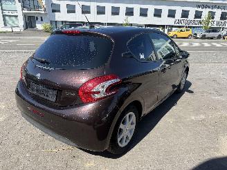Peugeot 208 1.2I 3P picture 10