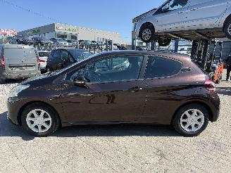 Peugeot 208 1.2I 3P picture 4