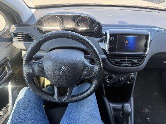 Peugeot 208 1.2I 3P picture 6