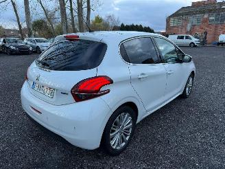 Peugeot 208 ALLURE picture 17