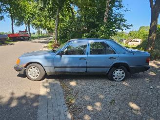 Auto da rottamare Mercedes 200-280 260 E W124 1989/3