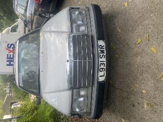 Vrakbiler auto Mercedes 200-serie E 220 COMBI 1993/1