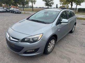 damaged passenger cars Opel Astra  2014/9