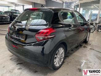 Peugeot 208  picture 9