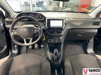Peugeot 208  picture 14