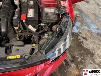 Peugeot 208  picture 8