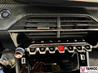 Peugeot 208  picture 18