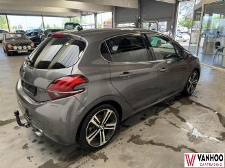 Peugeot 208  picture 8