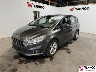 damaged passenger cars Ford S-Max  2019/7