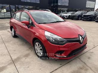 Damaged car Renault Clio GRANDTOUR 2020/6