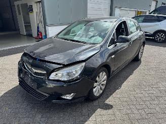 skadebil auto Opel Astra 1.4 Turbo Anniversary Edition 120PK! 2012/5