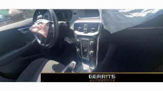 Volvo V-40 V40 (MV), Hatchback 5-drs, 2012 / 2019 2.0 D2 16V picture 3