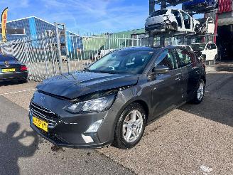 uszkodzony samochody osobowe Ford Focus 1.0 EcoBoost hybride 125PK 2021/1