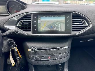 Peugeot 308 1.2 PURETECH ALLURE / PANO picture 10