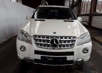 krockskadad bil auto Mercedes ML 350CDI 300CDI AMG AUTOMAAT 160000KM  FACELIFT 2011/9