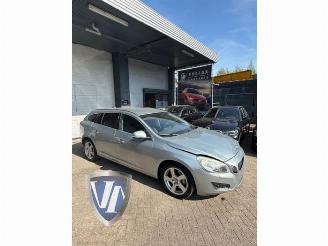 Vrakbiler auto Volvo V-60 V60 I (FW/GW), Combi, 2010 / 2018 1.6 T3 16V 2012/7