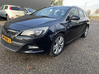 Schadeauto Opel Astra 1.4T 2012/6