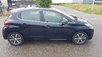 Peugeot 208 ALLURE  110PK picture 1