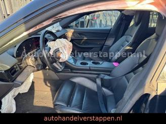 Porsche Taycan Cross Turismo 4S Glasdach picture 26